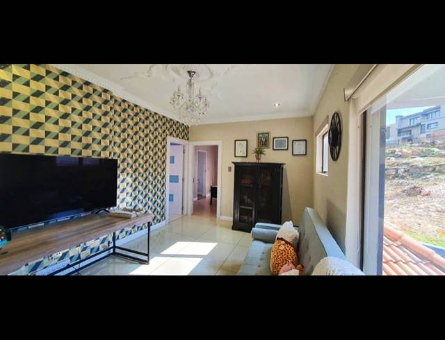 4 BEDROOM TOWNHOUSE FOR SALE IN SOUTH CREST